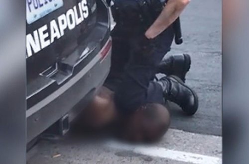 Amerika polisi şübhəlini boğub öldürdü - +18 Video