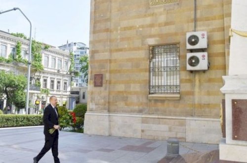 Prezident Azərbaycan Xalq Cümhuriyyətinin şərəfinə ucaldılmış abidəni ziyarət etdi - Foto