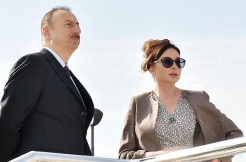 Prezident və xanımı “Qobu Park-3” yaşayış kompleksinin açılışını etdi