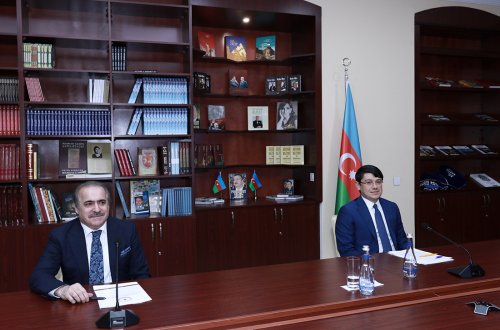 Dövlət komitəsinin sədri və millət vəkili beynəlxalq videokonfrasda sosial məsafəni belə qorudu - FOTO