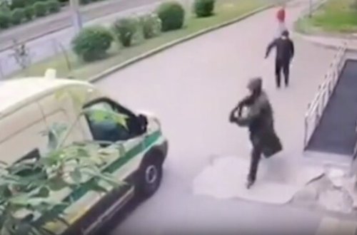 Film kimi silahlı oğurluq KAMERALARA DÜŞDÜ - VİDEO