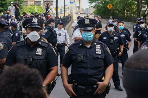 В Нью-Йорке продлили комендантский час