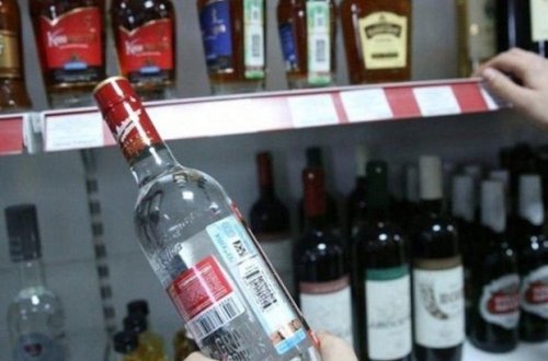 Bakıda supermarketlərdən spirtli içkilər oğurlayan keçmiş məhkum yaxalandı