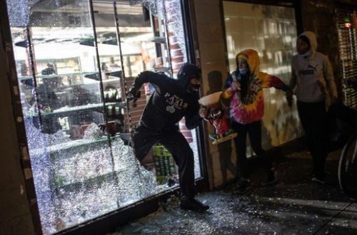 Nyu-Yorkda mağazalar, ticarət mərkəzləri talan edilir - VİDEO