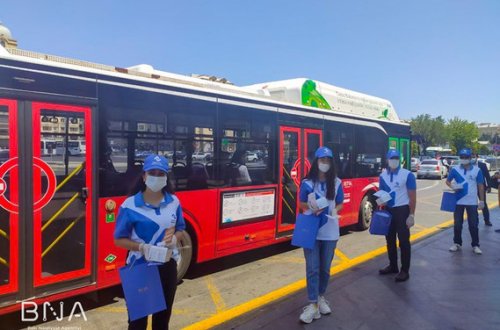 BNA vətəndaşlara tibbi maska paylayıb