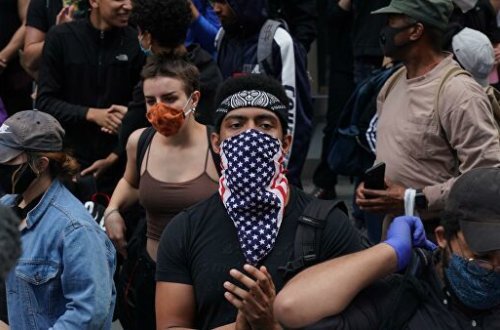 Комендантский час не остановил протесты в Нью-Йорке