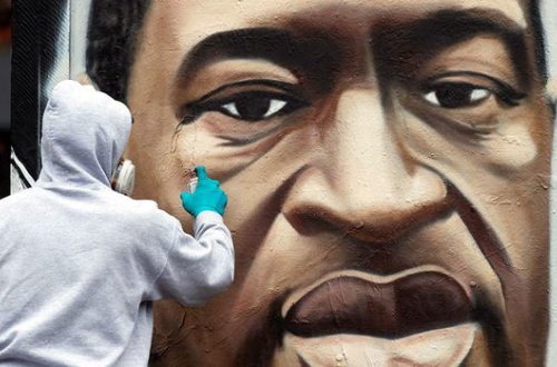 Ekspertiza: Corc Floyd COVID-19-a yoluxubmuş