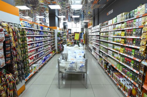 Bakıda gözətçini marketdə qətlə yetirənlərin görüntüləri yayıldı — VİDEO