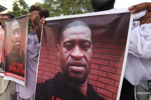 Corc Floydun ailəsinə yardım fonduna yarım milyon insan pul köçürdü