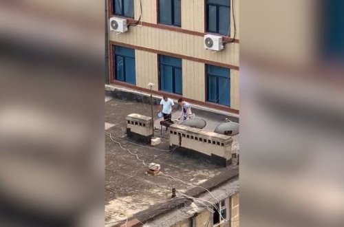 Bakıda evdən çıxmaq yasaqlandı, binanın başında manqal qaladılar - VİDEO