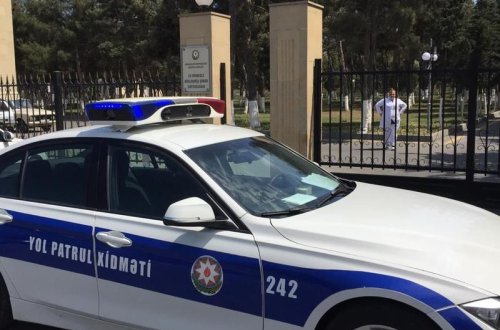 Полиция оцепила маркет в Баку - ФОТО