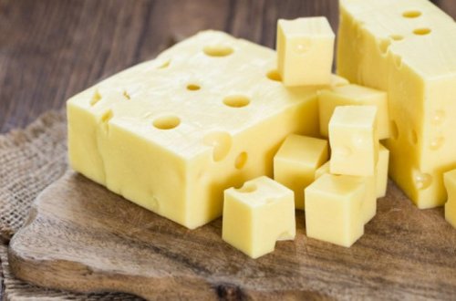 Эксперты рассказали о вреде сыра и мяса для иммунной системы