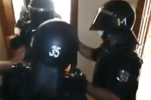 Polislə bağlı bu görüntülər tənqid olundu, nazirlik açıqlama verdi (VİDEO)