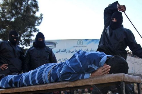 İranda qorxunc olay: Azərbaycanlılar şallaqlandı (FOTO)