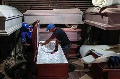 Koronavirusdan ölənlərin sayını gizlətmək üçün meyitləri gecə basdırırlarmış