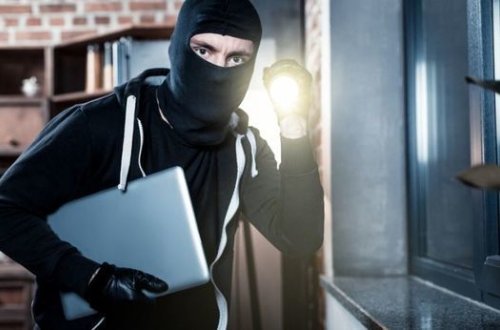 Житель Мингячевира задержан по подозрению в краже ноутбука - ФОТО