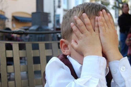 Otağa girən qadın ərinin dörd yaşlı oğluna təcavüz etdiyinin şahidi oldu - VİDEO