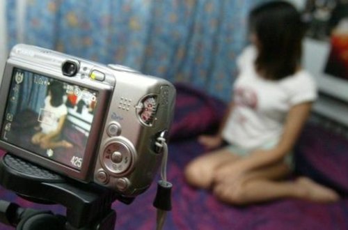 Məktəbli qız onu intim fotosu il hədələyən keçmiş sevgilisinə dərs verdi - FOTO