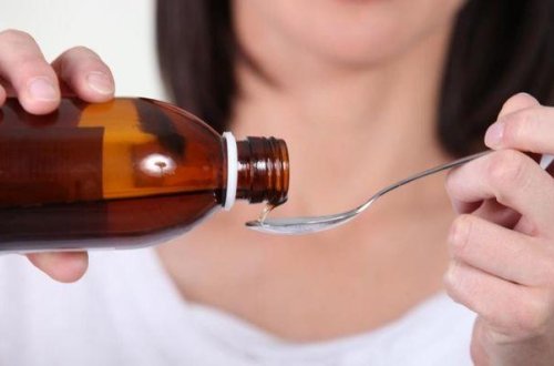 Alimlər öskürək siroplarının koronavirusa təhlükələri barədə xəbərdarlıq etdilər