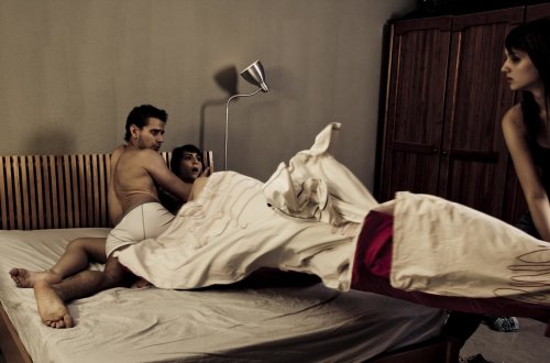 Əmisi arvadı ilə gizli eşq yaşayan gənc oğlan onunla hamamda görüşdü və... - Azərbaycanda DƏHŞƏT