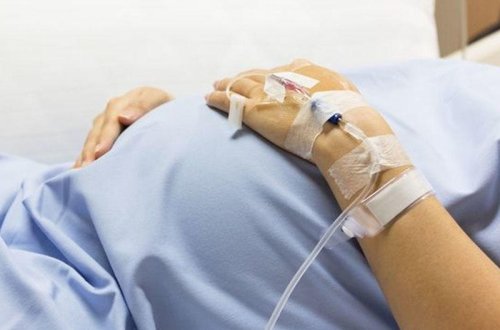 Azərbaycanda koronavirusa yoluxan həkim uşaq dünyaya gətirdi