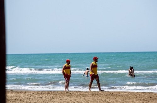 Представлен репортаж о ситуации на пляжах Баку на фоне пандемии COVID-19 в мире - ВИДЕО