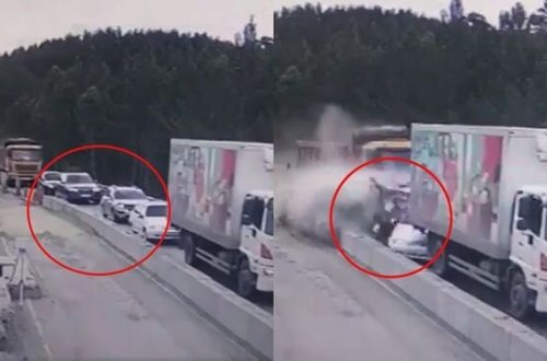 İki yük maşınının arasında qalan dörd avtomobil 