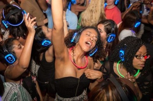 Karantinin bitməsi ilə bağlı keçirdikləri “party” başlarına bəla oldu - VİDEO