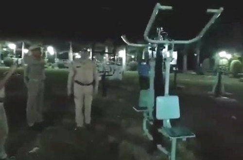 Kənar müdaxilə olmadan hərəkət edən trenajor sakinləri təşvişə saldı - VİDEO