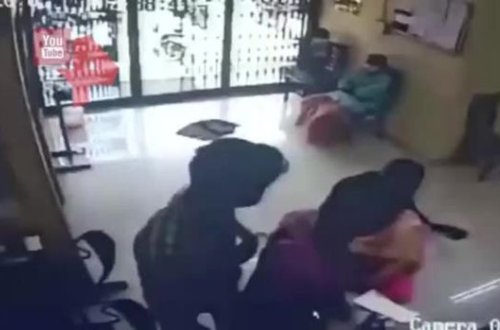 Женщина случайно врезалась в стеклянные двери и погибла - ВИДЕО