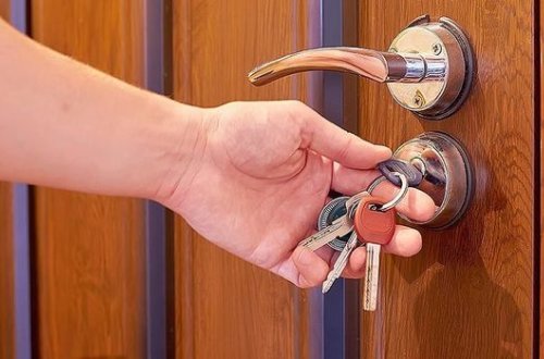 Qadın dostunun evinə qonaq getdi, dörd uşağı üç gün ac qaldı