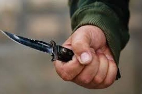 Yeddi yaşlı uşaq anasını müdafiə etmək üçün atasını bıçaqladı