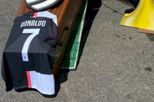 Tabutun üzərinə Ronaldonun formasını sərdilər  – Foto