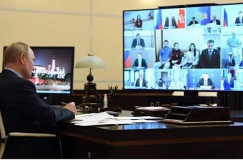 Putin gizli iş otağını nümayiş etdirib