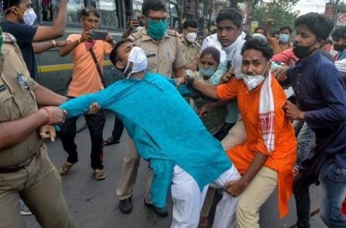 Əl öpərək koronavirusu müalicə edəcəyini iddia edən şəxs bu virusdan öldü