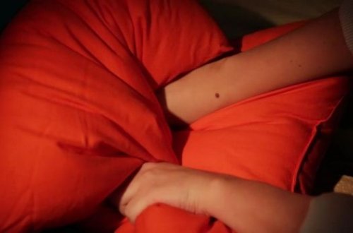 Ana uşağını dünyaya gətirdikdən sonra boğub öldürdü