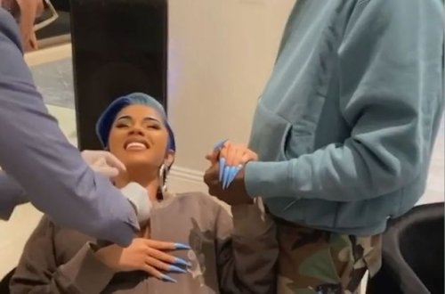 Sinəsinə pirsinq etdirən məşhur repçi fanatlarını güldürdü - VİDEO