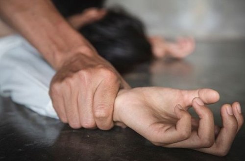 Bakıda qız qoşulub qaçdı: Döyüldü, təcavüzə məruz qaldı