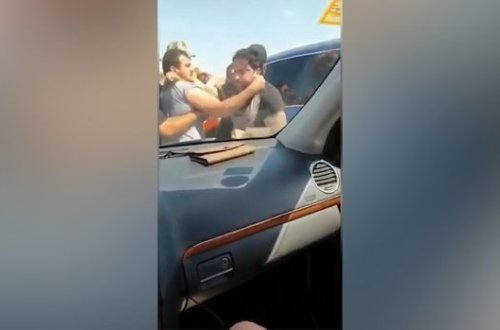 Кямиль Зейналлы избил человека на глазах у полицейских - ВИДЕО