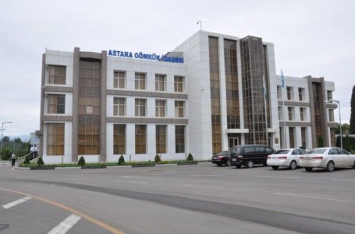 Əri ölkədən qaçan qadın rəfiqəsi ilə gömrükçüləri dəhşətə gətirdi — ÖZƏL