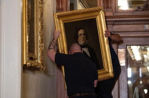 “Qrotesk irqçiliyi”: Dörd eks-spikerin portreti Kapitolidən çıxarıldı - VİDEO