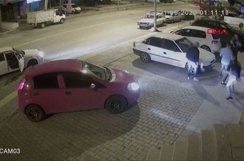 Mübahisə etdiyi üç nəfəri 30 saniyədə yerə sərdi - VİDEO