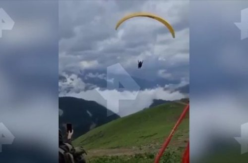 Paraplanla uçan turist ağır xəsarət aldı - VİDEO