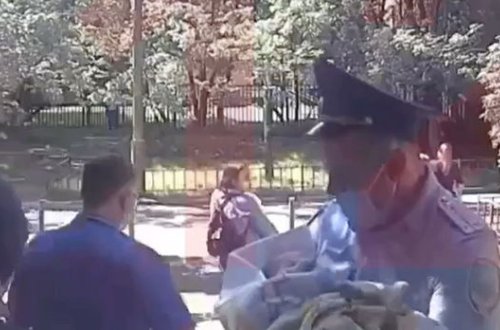 Mənzildə gördükləri mənzərə polisləri və tibb işçilərini heyrətə saldı - VİDEO