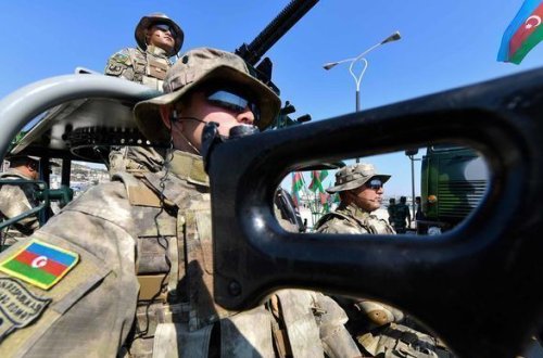 Азербайджанские военнослужащие примут участие в военном параде в Москве