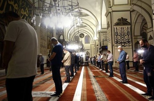 Üç aylıq fasilədən sonra İstanbul məscidlərində camaat namazı qılındı - FOTO