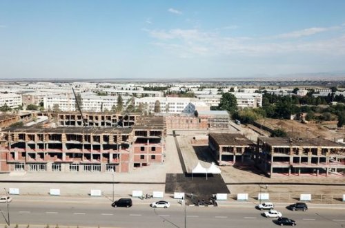 İlham Əliyev və Mehriban Əliyeva Gəncədə inşa edilən yaşayış kompleksinin tikintisi ilə tanış oldular