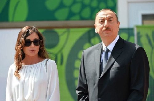 Ильхам Алиев и Мехрибан Алиева прибыли в Гянджу - ФОТО