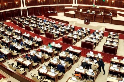 На сегодняшнем внеочередном заседании депутаты Милли меджлиса обсудят 16 вопросов