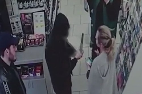 Polis keçmiş həmkarlarına oğurluqda kömək etdi - VİDEO